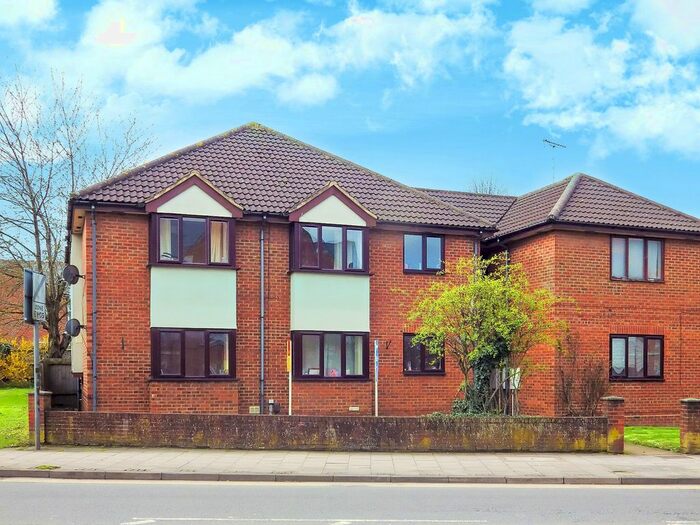 1 Bedroom Flat To Rent In High Street, Aylesbury, Buckinghamshire, HP20