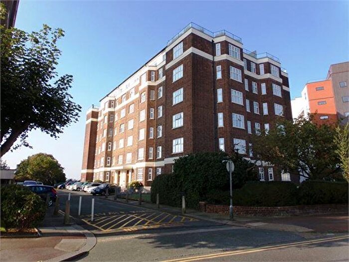 1 Bedroom Apartment For Sale In St Clements Court, Leigh On Sea, Leigh On Sea, SS9