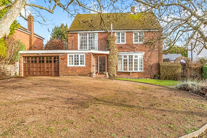 4 Bedroom Detached House For Sale In Chiltern Road, Peppard Common, RG9