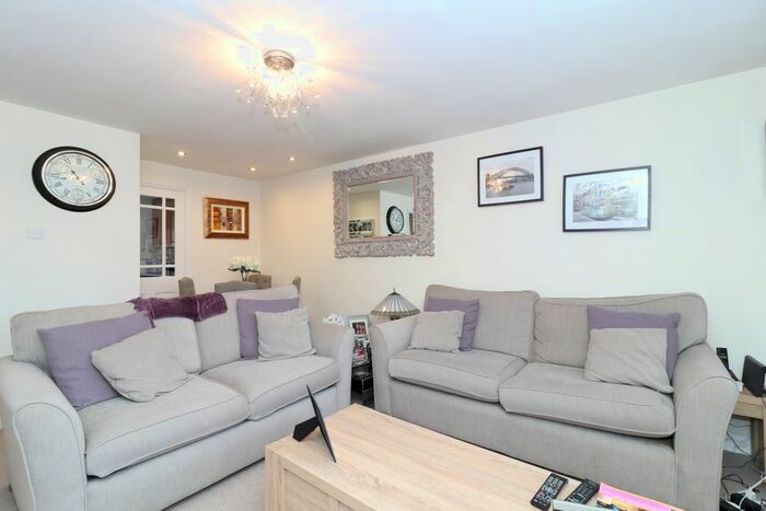 1 Bedroom Flat To Rent In Britannia Road, Warley, Brentwood CM14