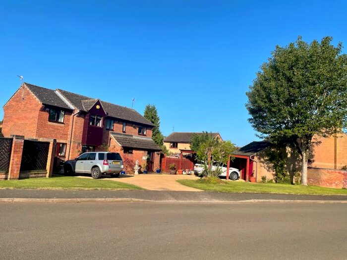 5 Bedroom Detached House For Sale In Membris Way, Woodford Halse, Daventry, NN11