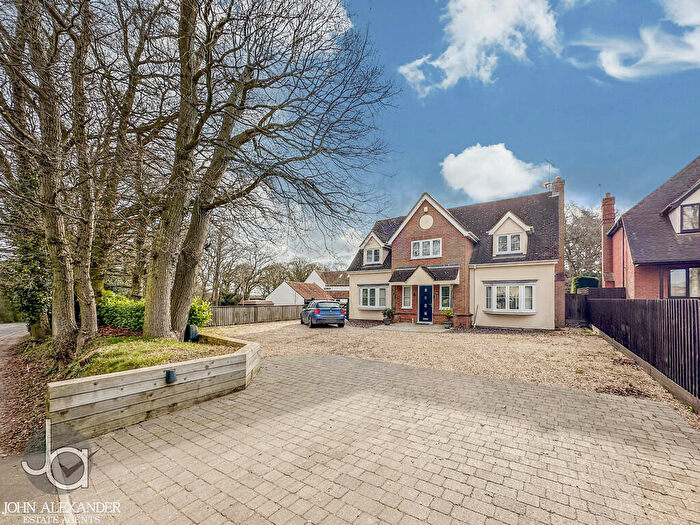 5 Bedroom Detached House For Sale In High Road, Layer-de-la-haye, CO2