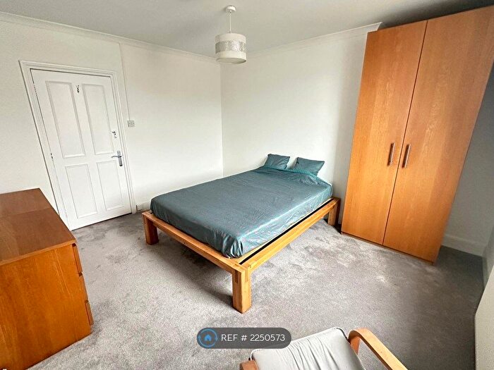1 Bedroom Flat To Rent In First Avenue, Hove, BN3