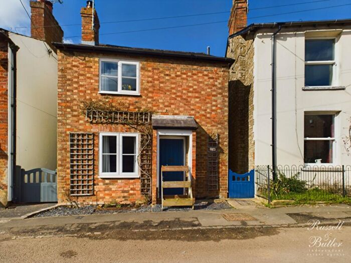 3 Bedroom Detached House For Sale In Main Street, Chackmore, MK18