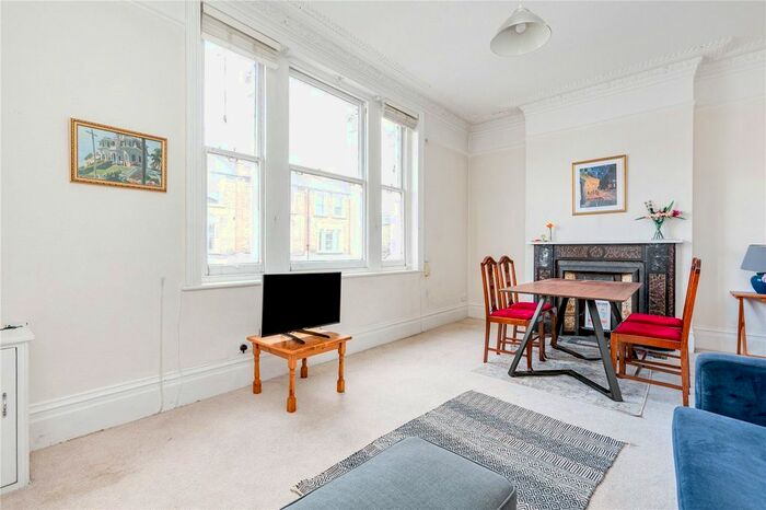 1 Bedroom Flat To Rent In Northcote Road, Between The Commons, SW11