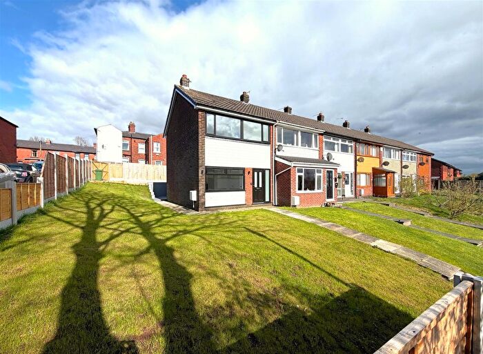 3 Bedroom End Terrace House For Sale In Derwent Close, Horwich, Bolton, BL6