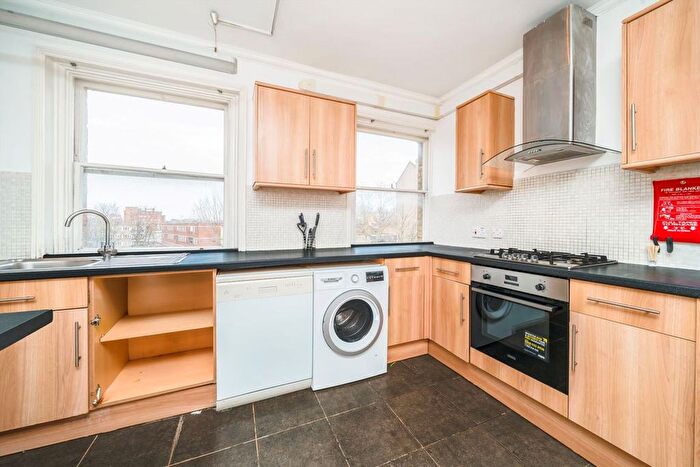 5 Bedroom Flat To Rent In Commercial Road, Whitechapel, E1