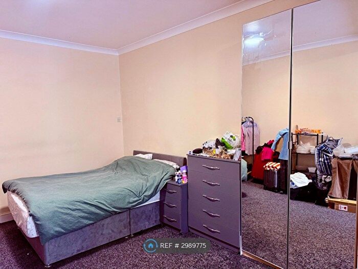 Studio To Rent In Goodmayes Avenue, Ilford, IG3