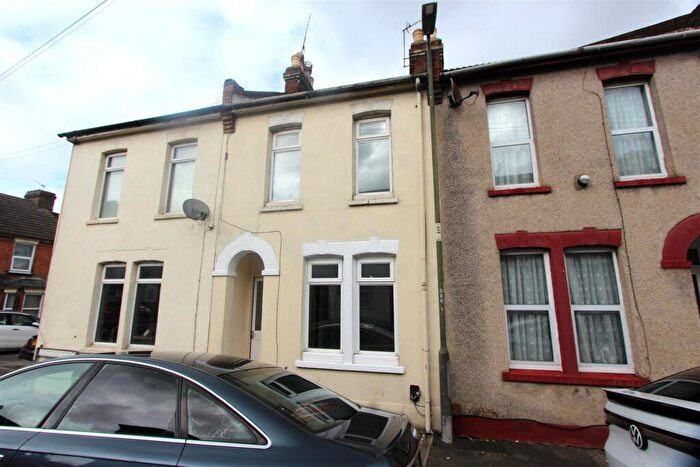 3 Bedroom Terraced House To Rent In Glencoe Road, Chatham, ME4