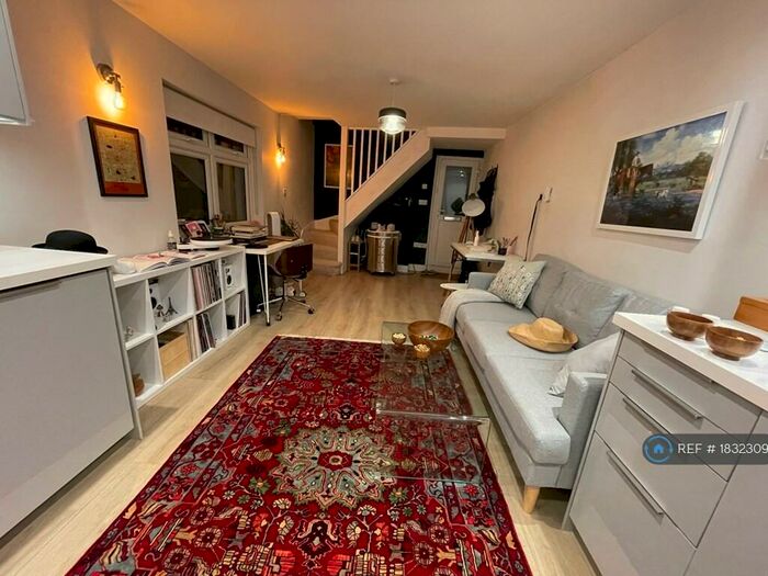 1 Bedroom Terraced House To Rent In Glenthorne Road, London, N11