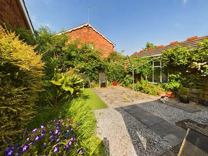 2 Bedroom Detached Bungalow For Sale In Broadstairs Close Howdale Road Hull, HU8