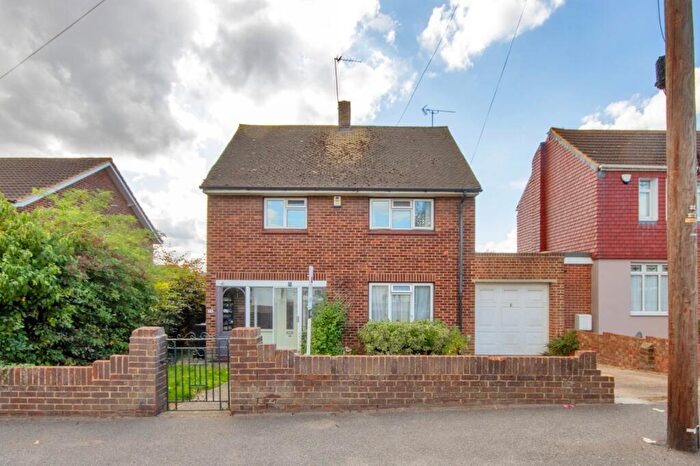 3 Bedroom Detached House For Sale In Dene Holm Road, Northfleet, Gravesend, Kent, DA11