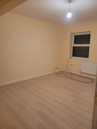 2 Bedroom Flat To Rent In Collier Row Lane, Romford, RM5