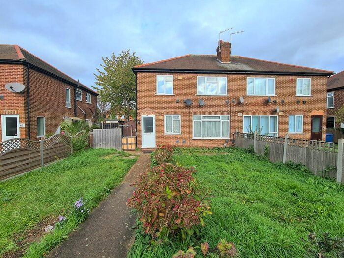 2 Bedroom Maisonette To Rent In Western Avenue, Perivale, Greenford, UB6