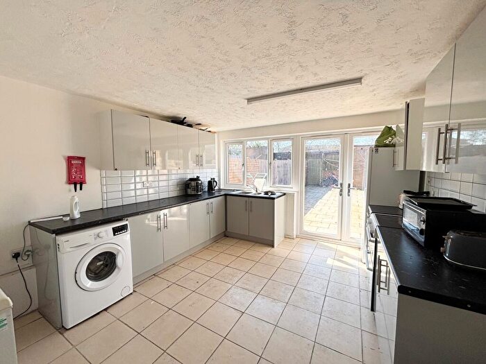 5 Bedroom House To Rent In Marjoram Place, MK14