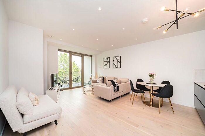 2 Bedroom Flat For Sale In Balham High Road, Balham, SW17