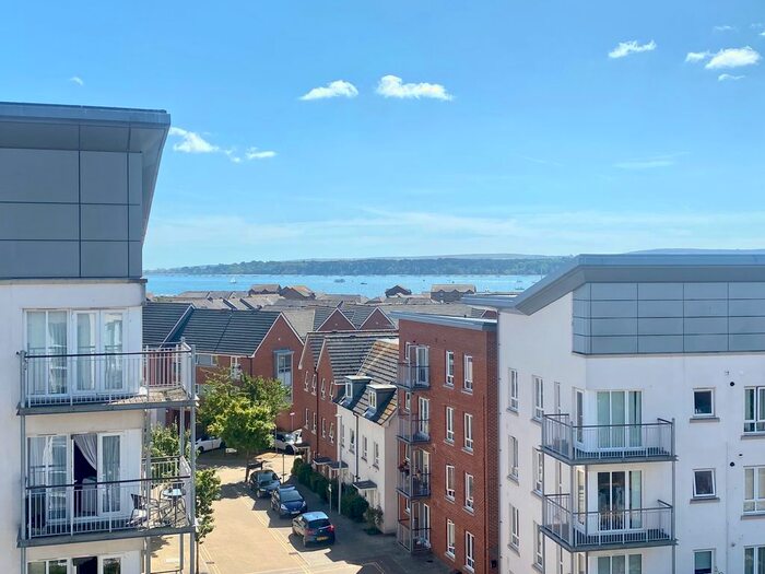 2 Bedroom Flat To Rent In Avenel Way, Poole, BH15