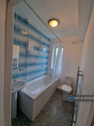 2 Bedroom Flat To Rent In Jubilee Road, Gosforth, Newcastle Upon Tyne, NE3