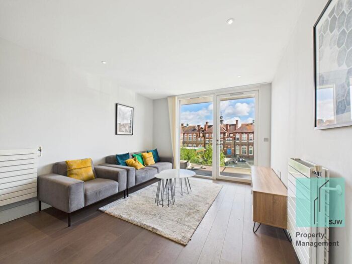 2 Bedroom Apartment To Rent In Queenshurst Square, Hamond Court Queenshurst Square, KT2