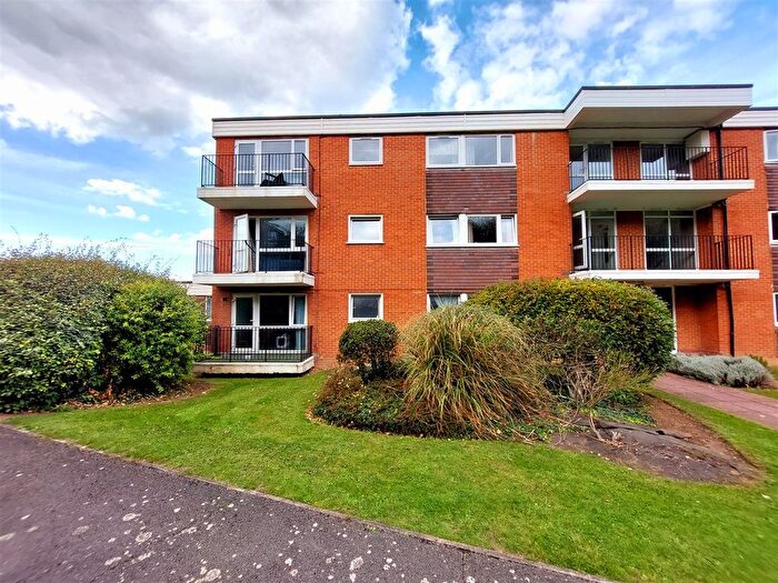 2 Bedroom Flat For Sale In Surrey Road, Seaford, BN25