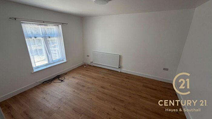 3 Bedroom Terraced House To Rent In Hobart Road, UB4