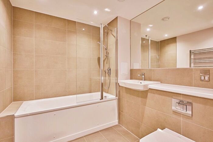 1 Bedroom Flat For Sale In Earlham Grove, London, E7