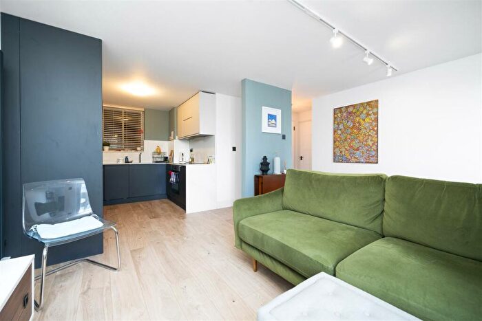 1 Bedroom Apartment To Rent In Nightingale House, St Katharine’s Docks, Wapping, E1W