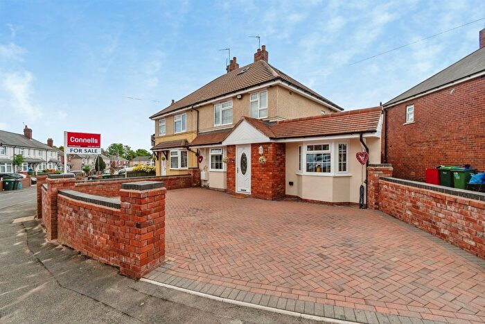 5 Bedroom Semi-Detached House For Sale In Highfield Road, Tipton, DY4