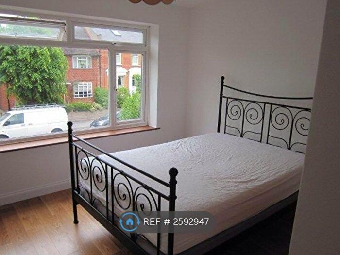 2 Bedroom Flat To Rent In Selbridge Court, London, SW19