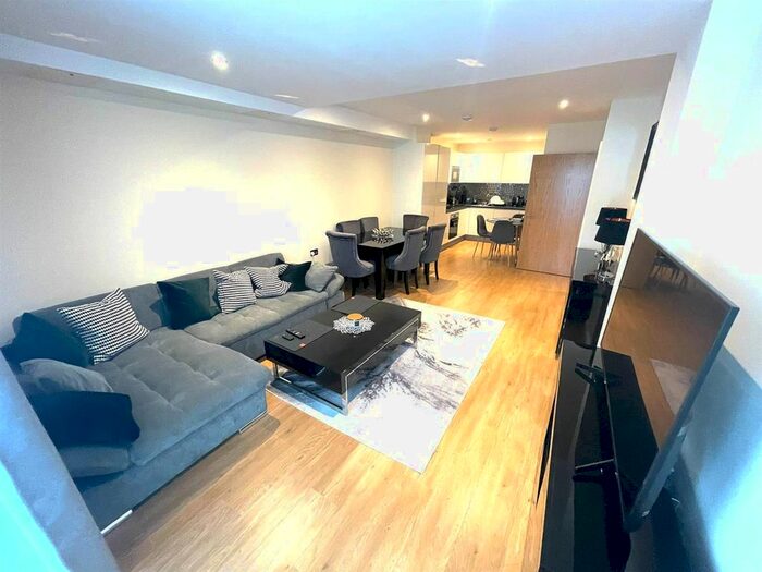 1 Bedroom Flat To Rent In Bishopsgate House, Staines Road, Hounslow, TW4