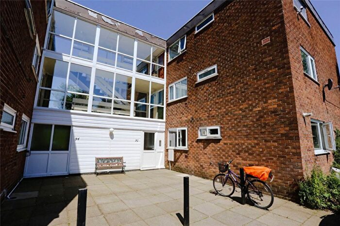 2 Bedroom Flat For Sale In Norris Hill Drive, Heaton Norris, Stockport, SK4