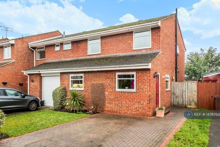 4 Bedroom Semi-Detached House To Rent In Alderman Willey Close, Wokingham, RG41