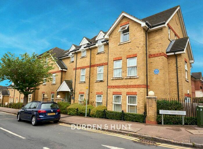 2 Bedroom Flat To Rent In Lower Park Road, Loughton, IG10