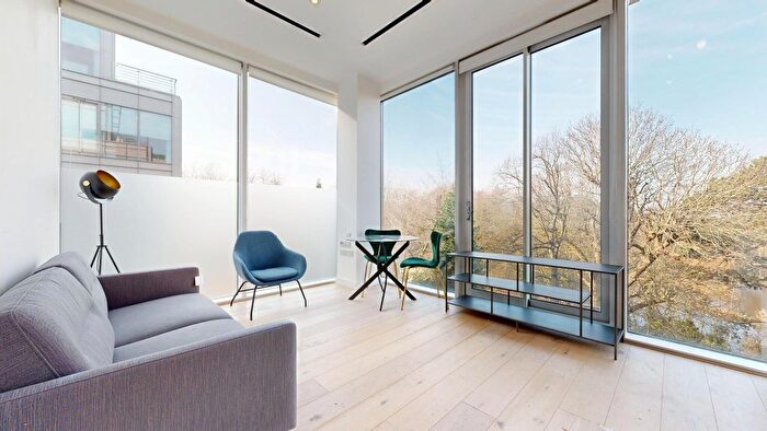 2 Bedroom Flat To Rent In Great West Road, Brentford, TW8