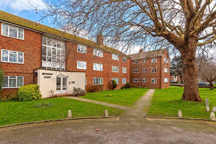 2 Bedroom Flat For Sale In The Boulevard, Worthing, BN13