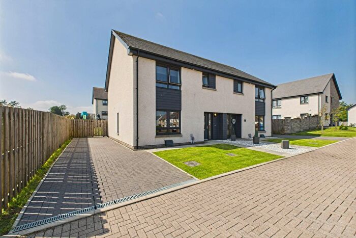 3 Bedroom Semi-Detached House For Sale In Balmoral Drive, Harthill, ML7