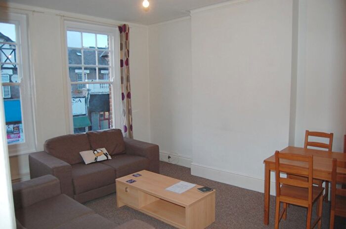 2 Bedroom Flat To Rent In Walm Lane, Willesden Green, NW2