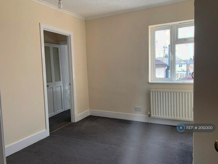 2 Bedroom Terraced House To Rent In Church Road, Swanscombe, DA10