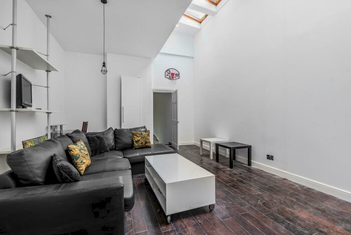 3 Bedroom Flat To Rent In New Cross Road London, SE14