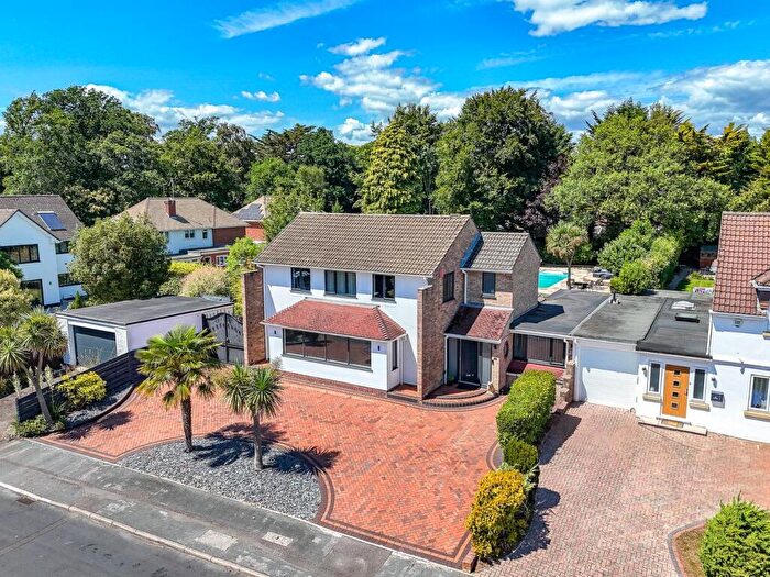 5 Bedroom Link Detached House For Sale In Holmhurst Avenue, Highcliffe, Christchurch, BH23