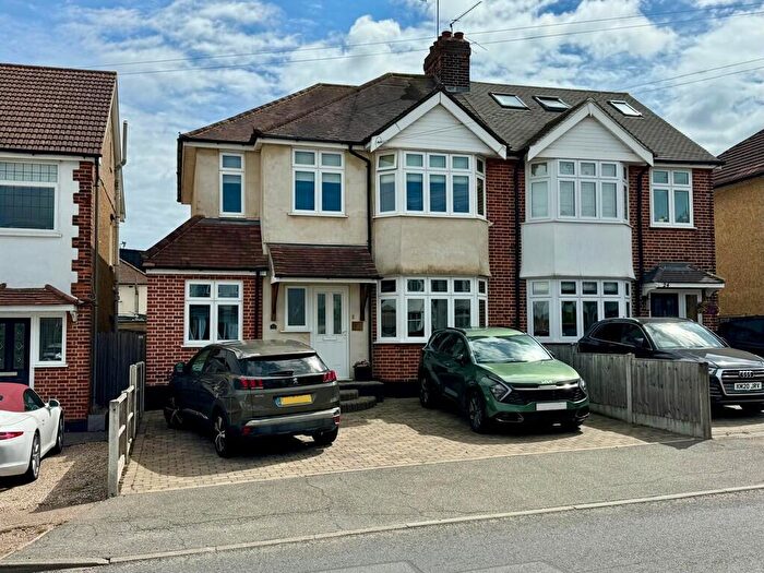 3 Bedroom Semi-Detached House For Sale In Mascalls Lane, Brentwood, CM14