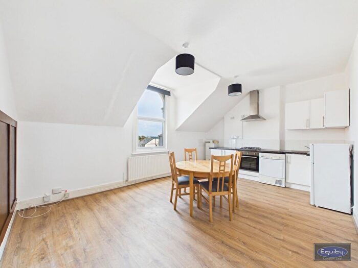 2 Bedroom Flat To Rent In Hither Green Lane, London, SE13