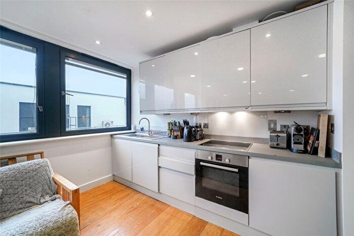 2 Bedroom Flat For Sale In Grafton Road, London, NW5