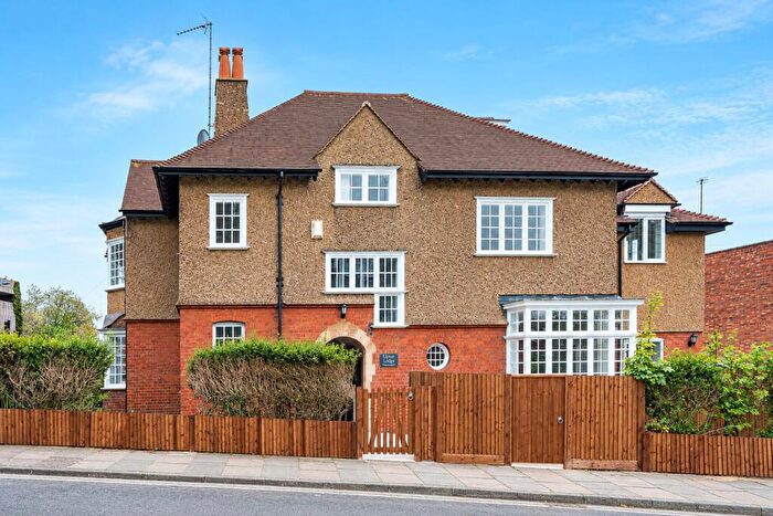 1 Bedroom Apartment To Rent In Upton Avenue, St Albans, Herts, AL3