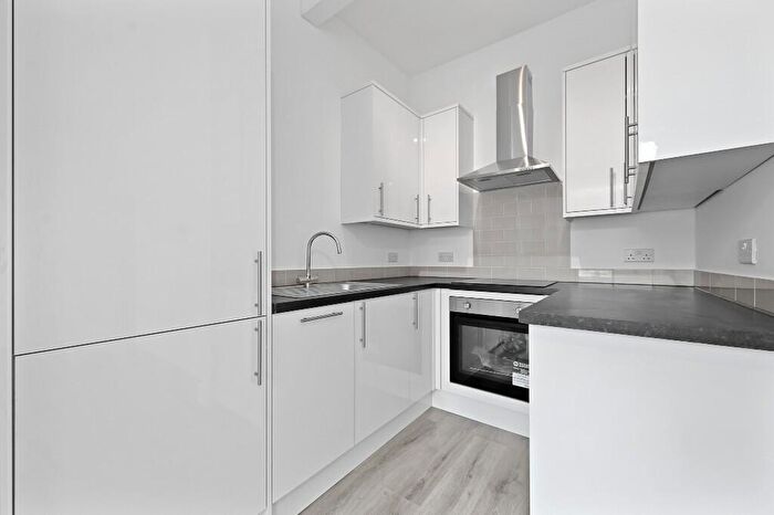 2 Bedroom Apartment To Rent In Cricklewood Broadway, London, NW2