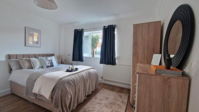 House Of Multiple Occupation To Rent In Carlton Drive, Benfleet, Essex, SS7