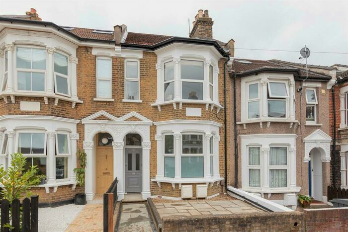 1 Bedroom Flat To Rent In Grove Road, Walthamstow, E17