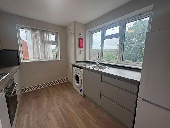 1 Bedroom Flat To Rent In Wood Street, E17