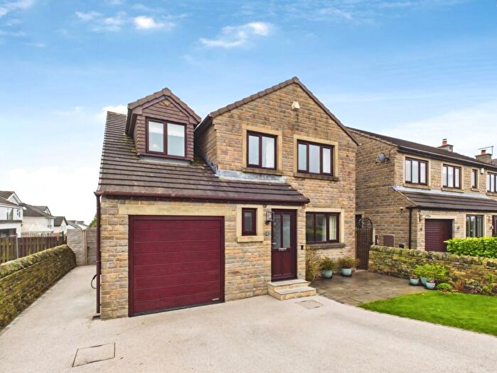 5 Bedroom Detached House For Sale In Dales Way, Bingley, BD16