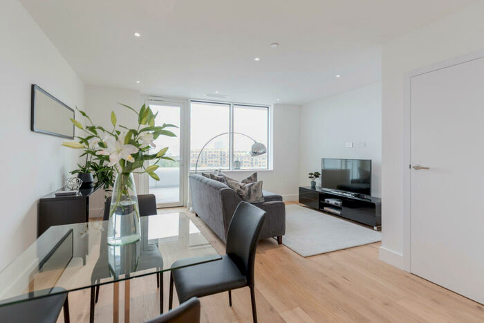 1 Bedroom Flat For Sale In Lombard Wharf, Lombard Road, SW11